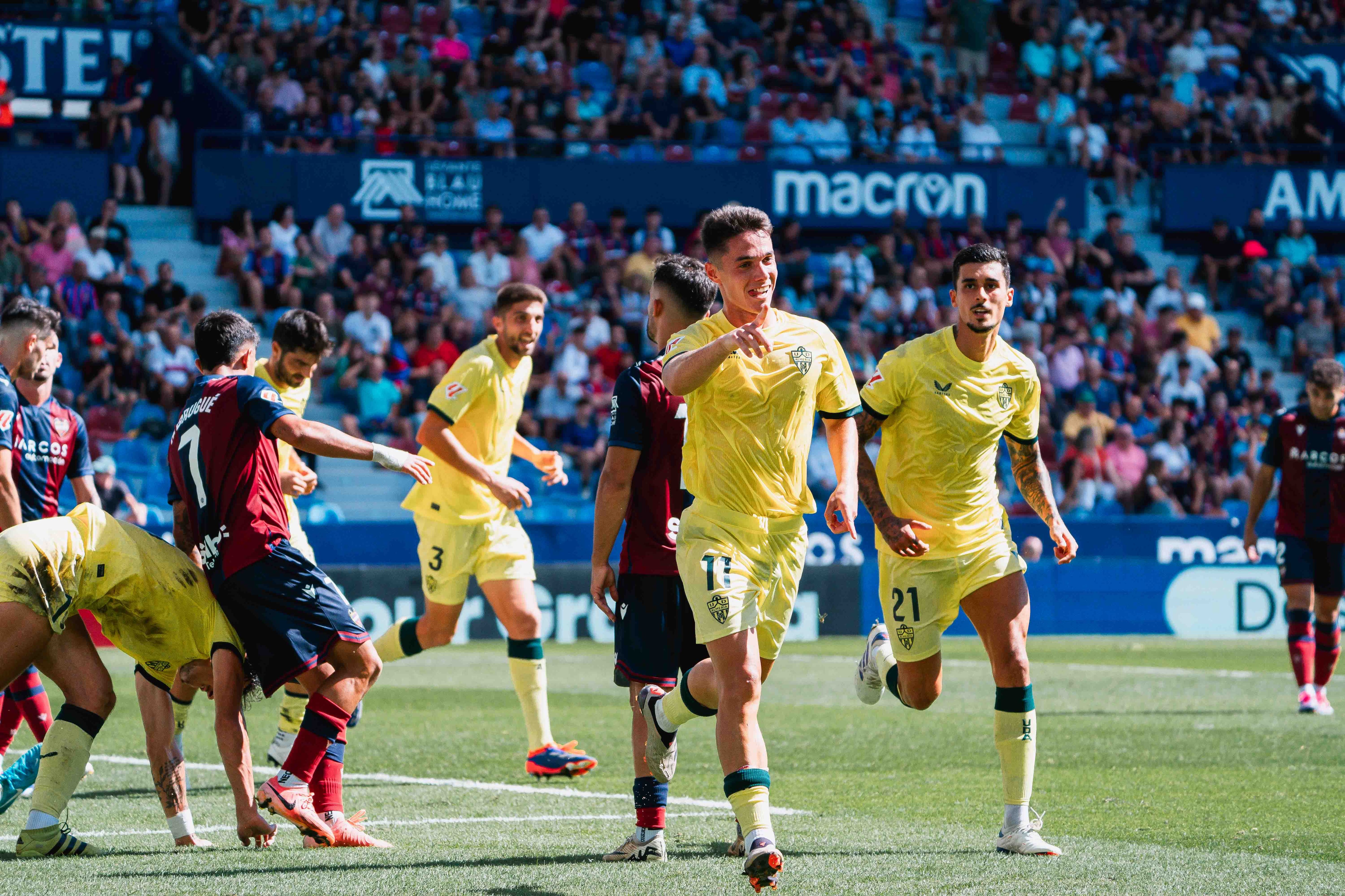 Arribas siempre da un paso al frente en el Almería.