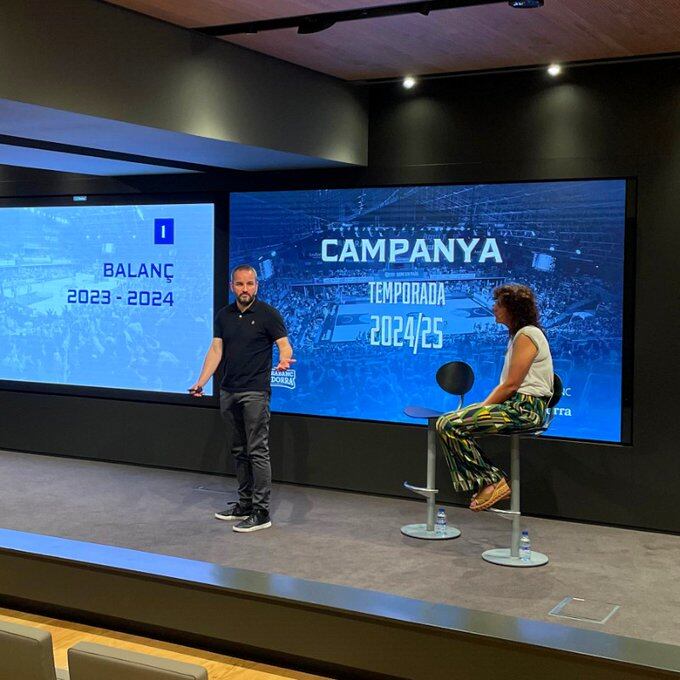 Toni Alonso, director de comunicació i màrqueting, i Eva Iglesias, directora de finances del club presenten la campanya d&#039;abonaments