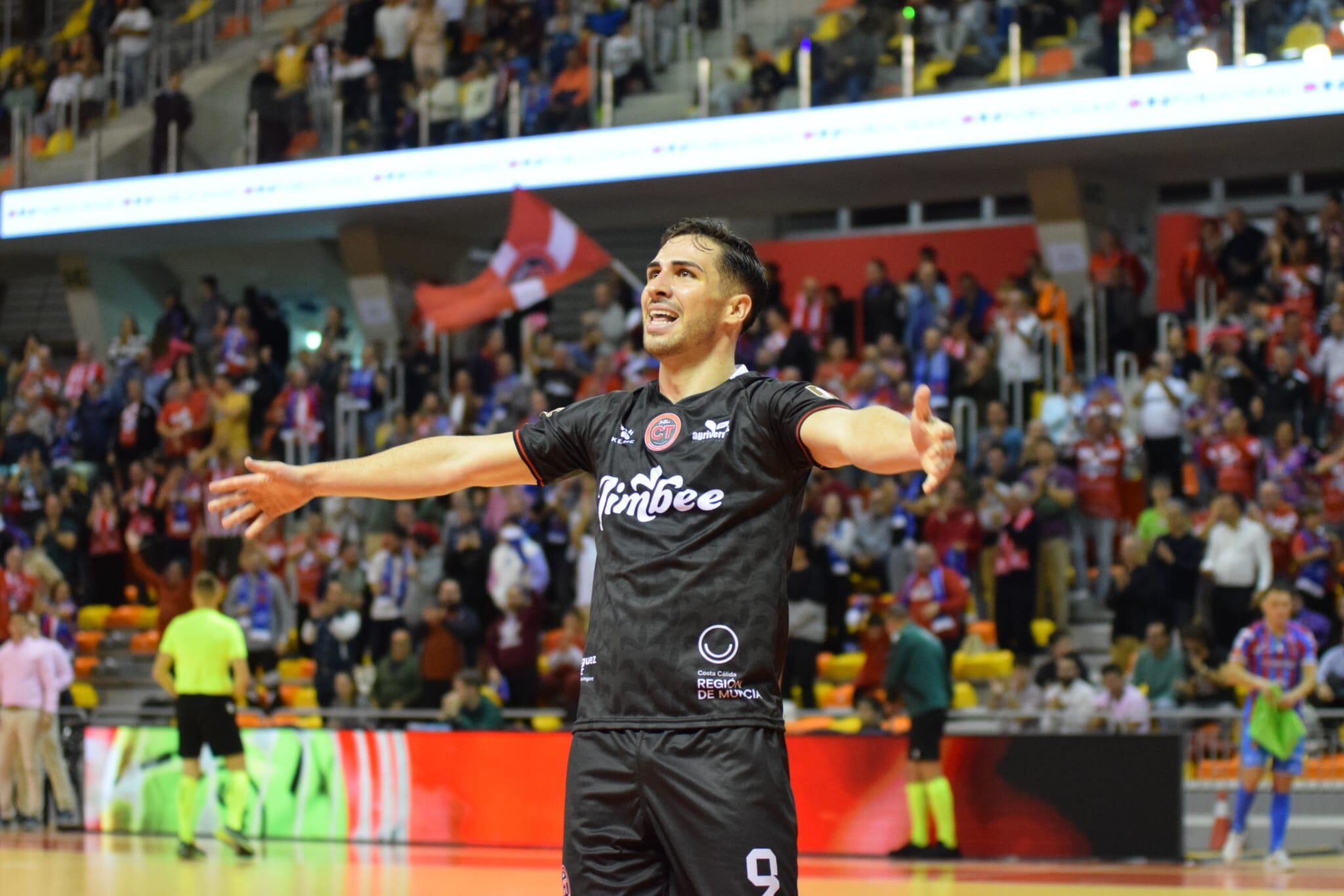 Pablo Ramírez celebra uno de los ocho goles meloneros