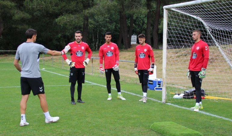 Varo (primero por la derecha) y Juan Carlos (cuarto por la derecha) en un entrenamiento de pretemporada del CD Lugo