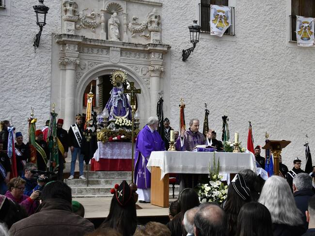 Misa de campaña en la explanada del Santuario