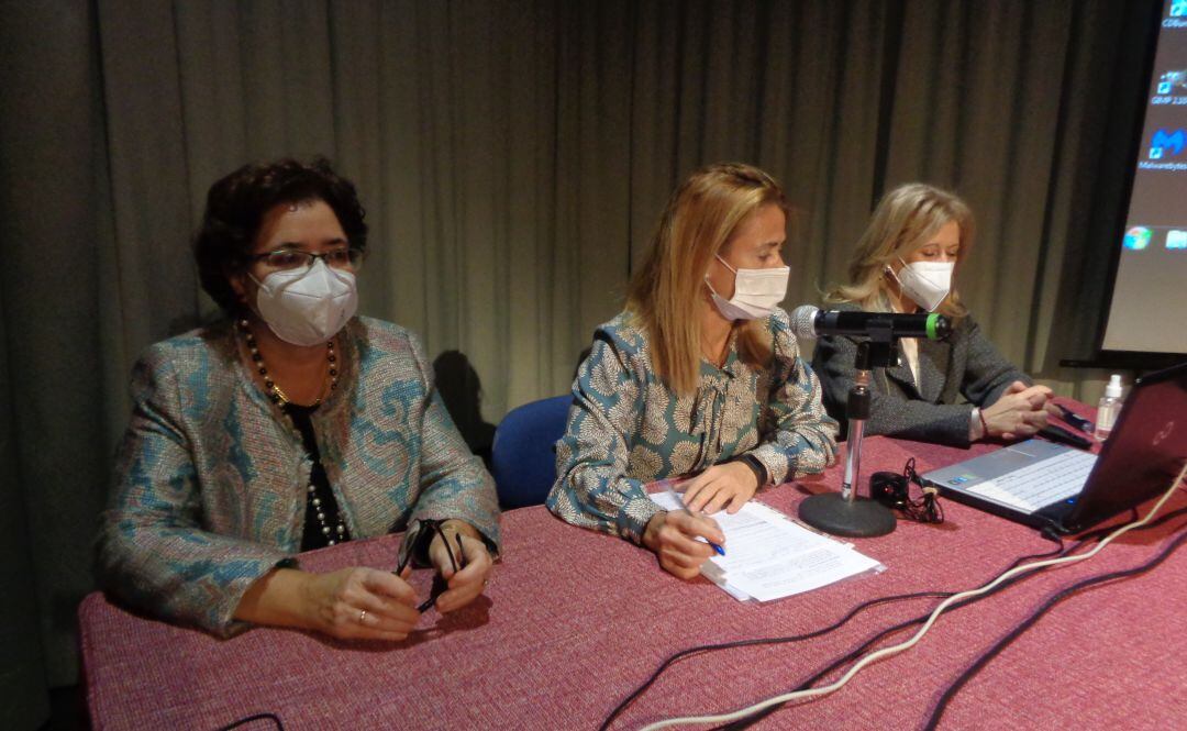 De izq a dcha. María José Zaparaín, Cristina Valderas y Consuelo Saiz