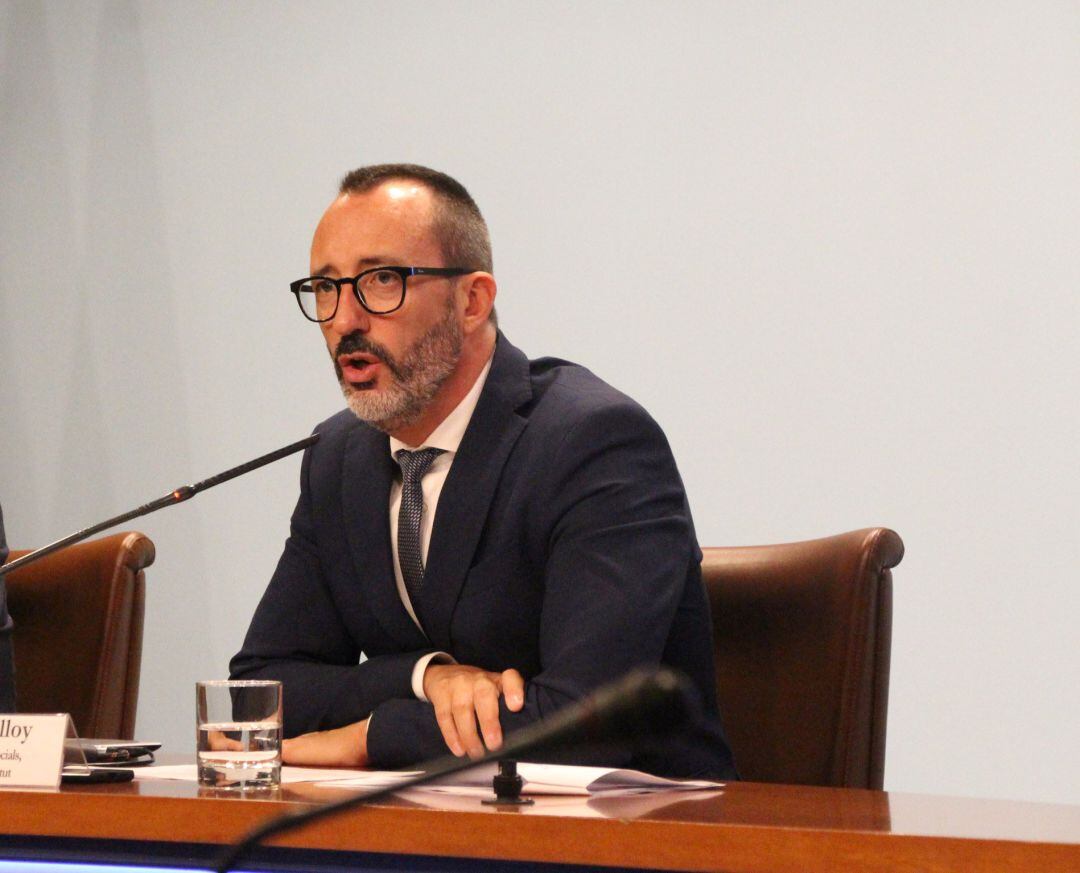 El ministre d'Afers Socials, Habitatge i Joventut, Víctor Filloy, compareix a la roda de premsa posterior al Consell de Ministres per explicar les mesures sobre habitatge acordades per l'executiu.