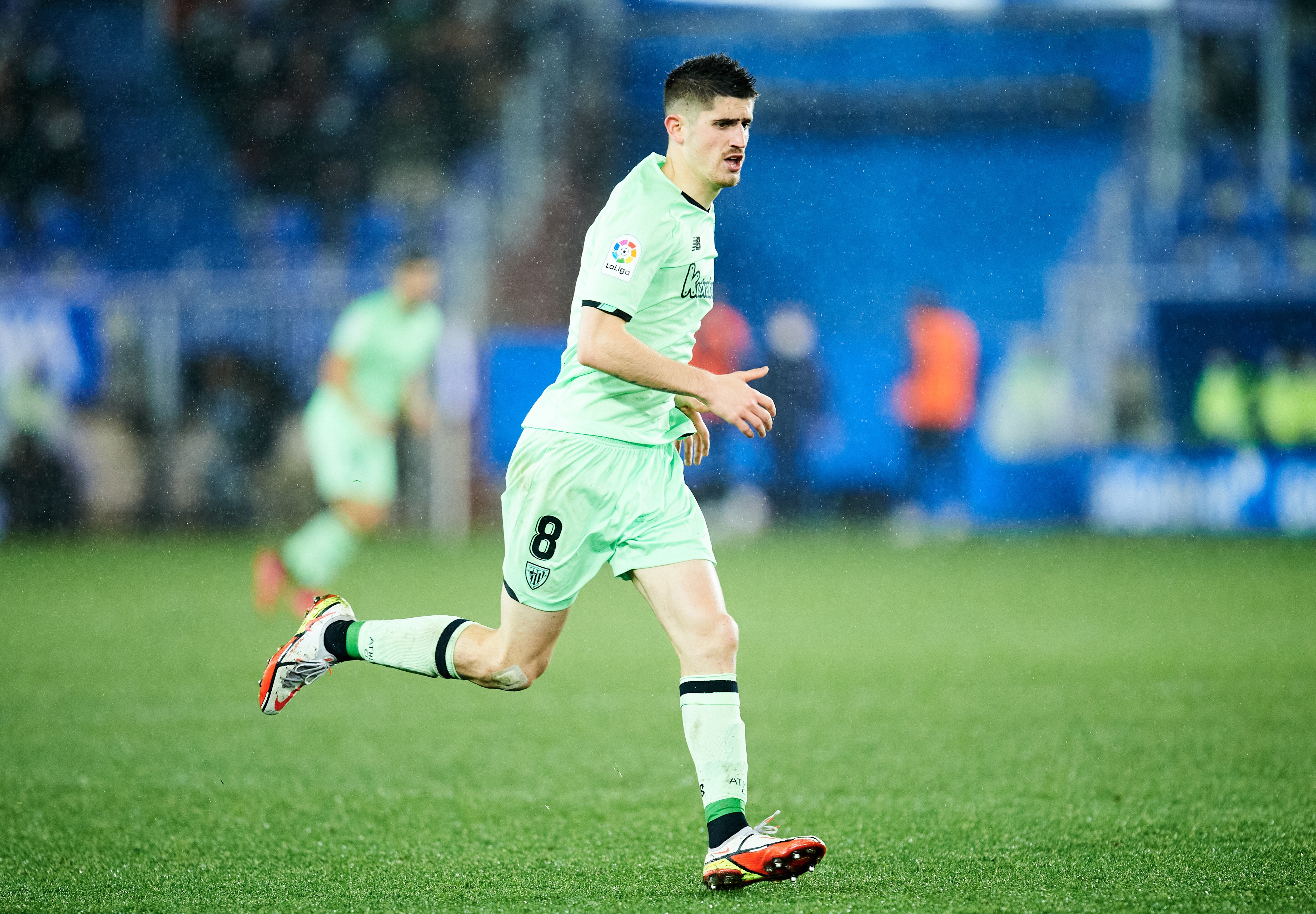 Oihan Sancet, durante el partido frente al Alavés en Mendizorrotza