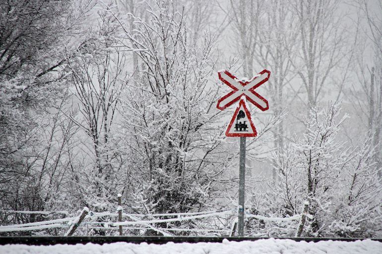 La nieve cae sobre el alfoz de la capital leonesa
