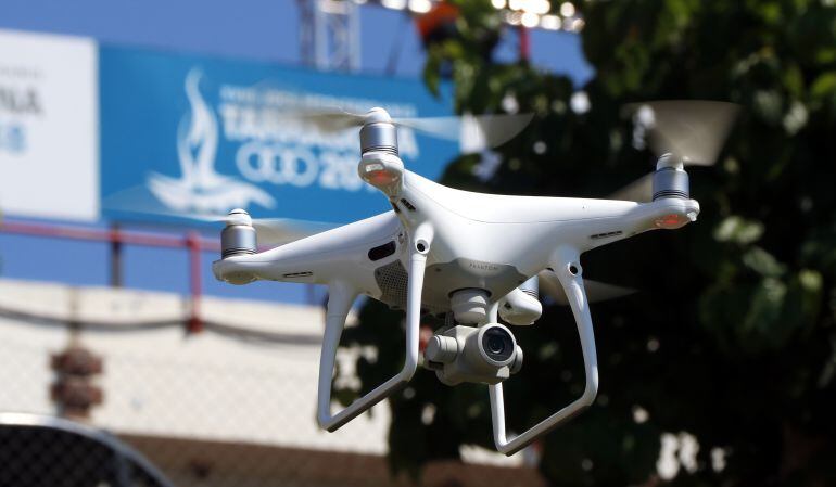 Un dron al voltant del Nou Estadi durant els Jocs Mediterranis