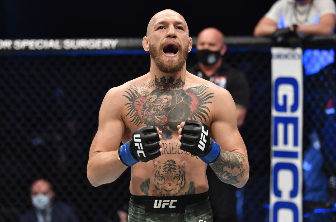 Conor Mcgregor celebra en el ring