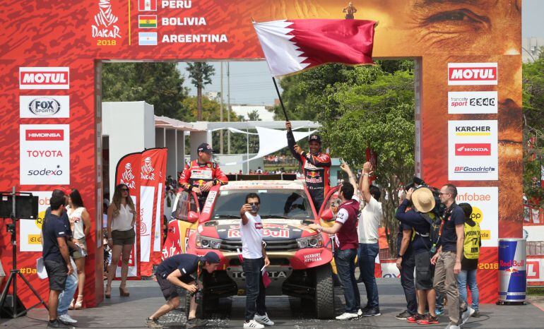 Nasser Al-Attiyah y su copiloto, el francés Matthieu Baume en Lima 