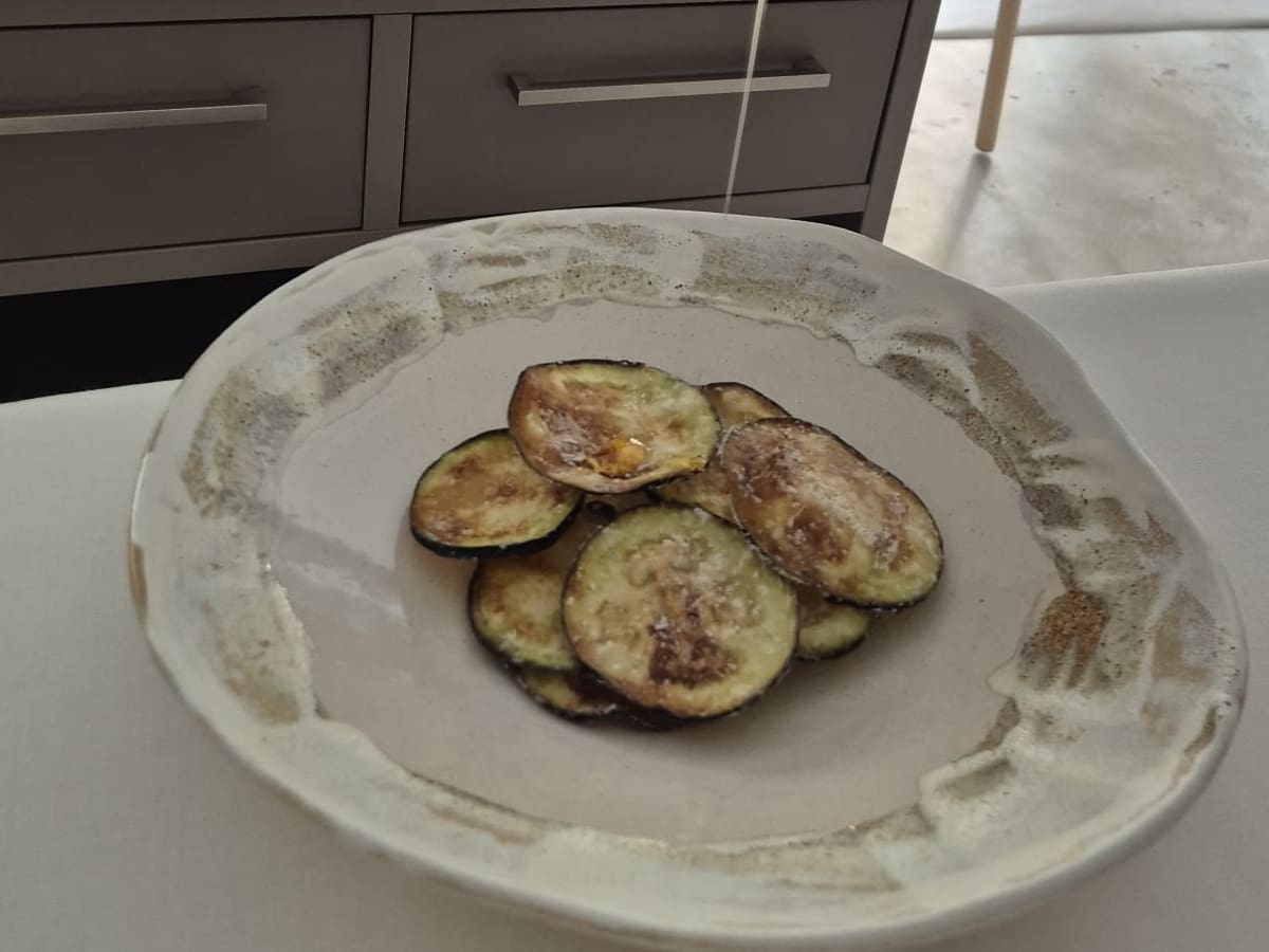 Berenjenas fritas con miel, de la chef María José Martínez, restaurante Lienzo