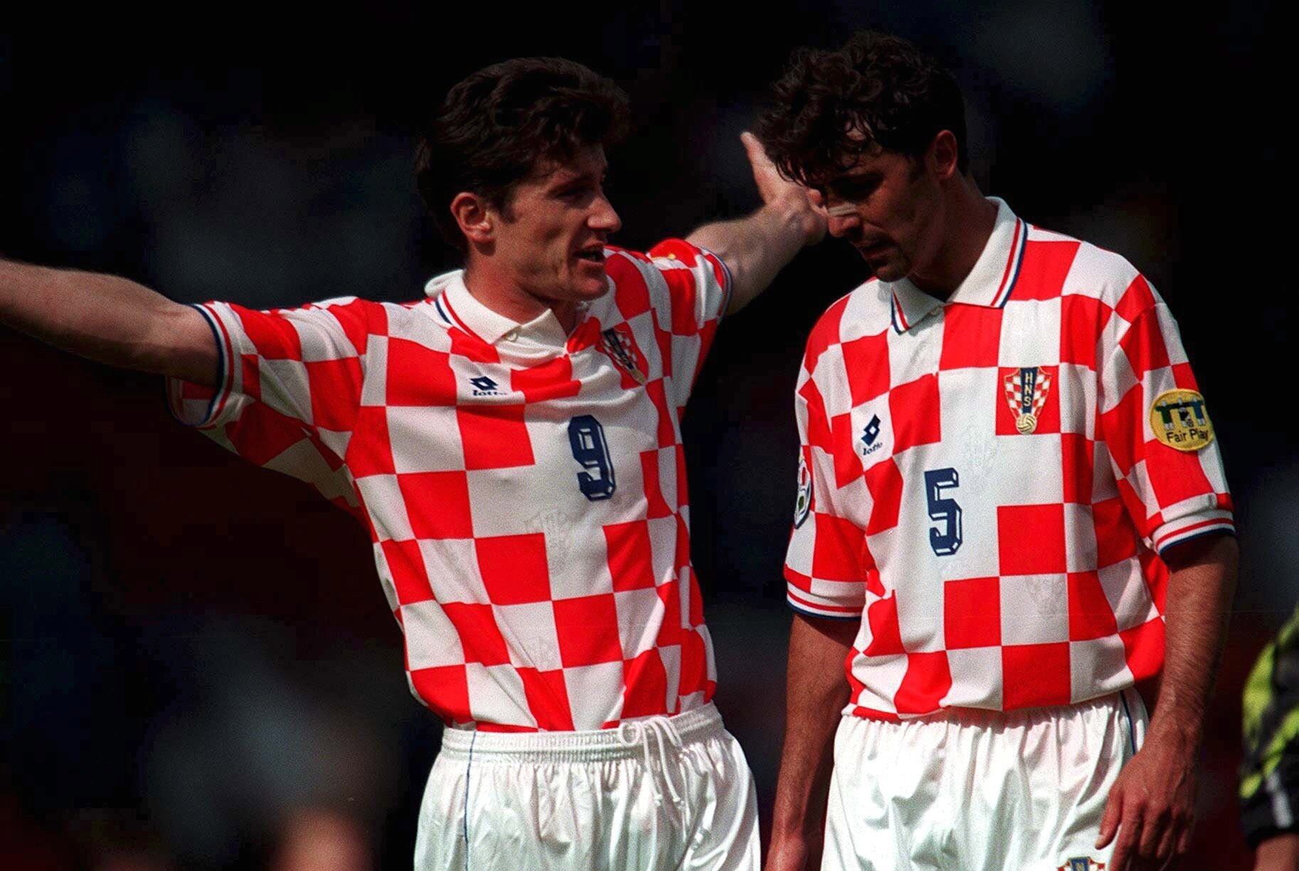 Davor Suker y Nikola Jerkan en un partido de Croacia en la EURO 1996