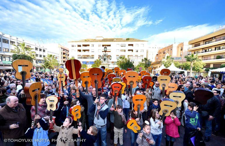 Guitarras al cielo de Algeciras en el aniversario de la muerte de Paco de Lucía.