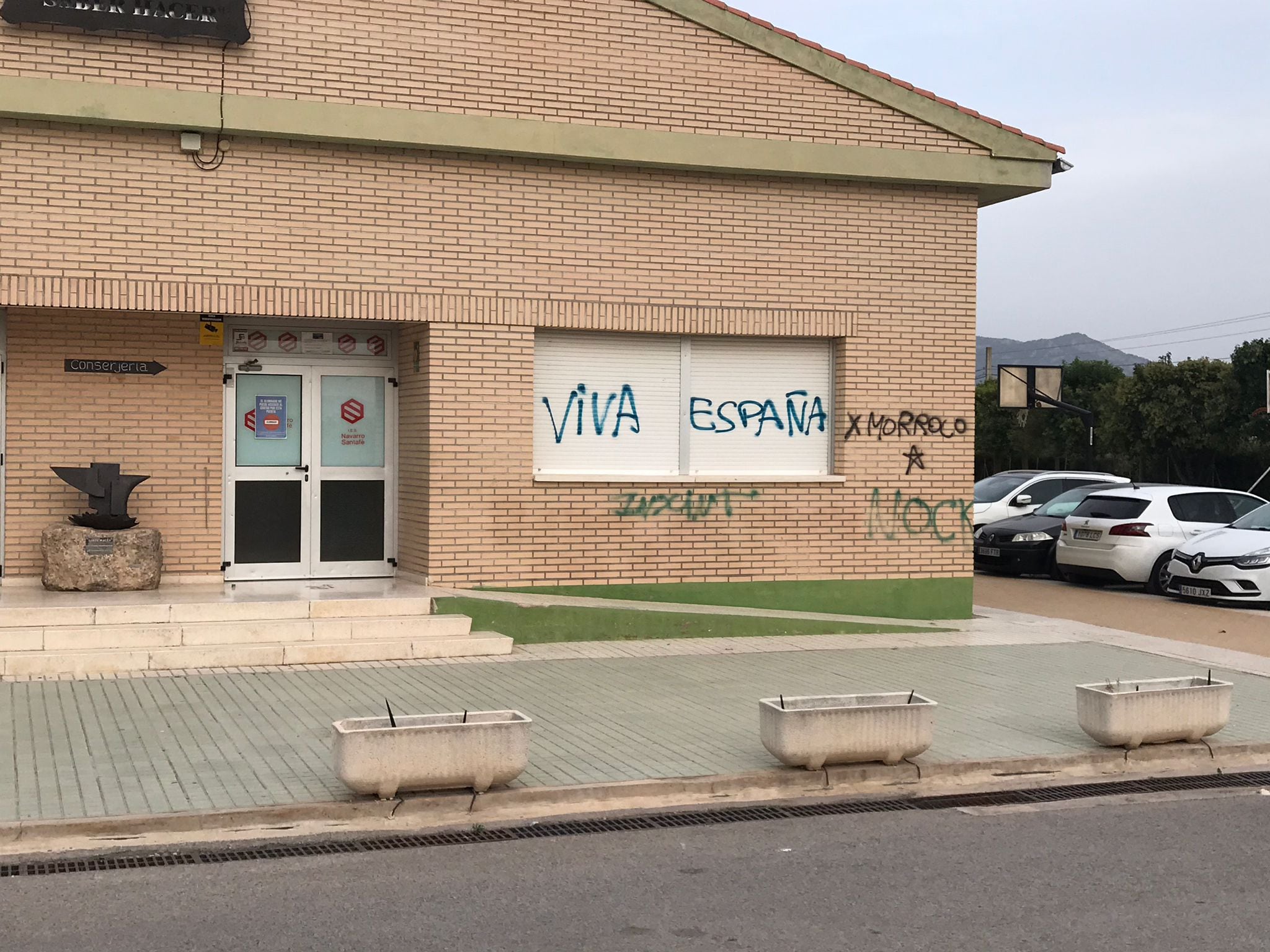 Pintada en el exterior del instituto