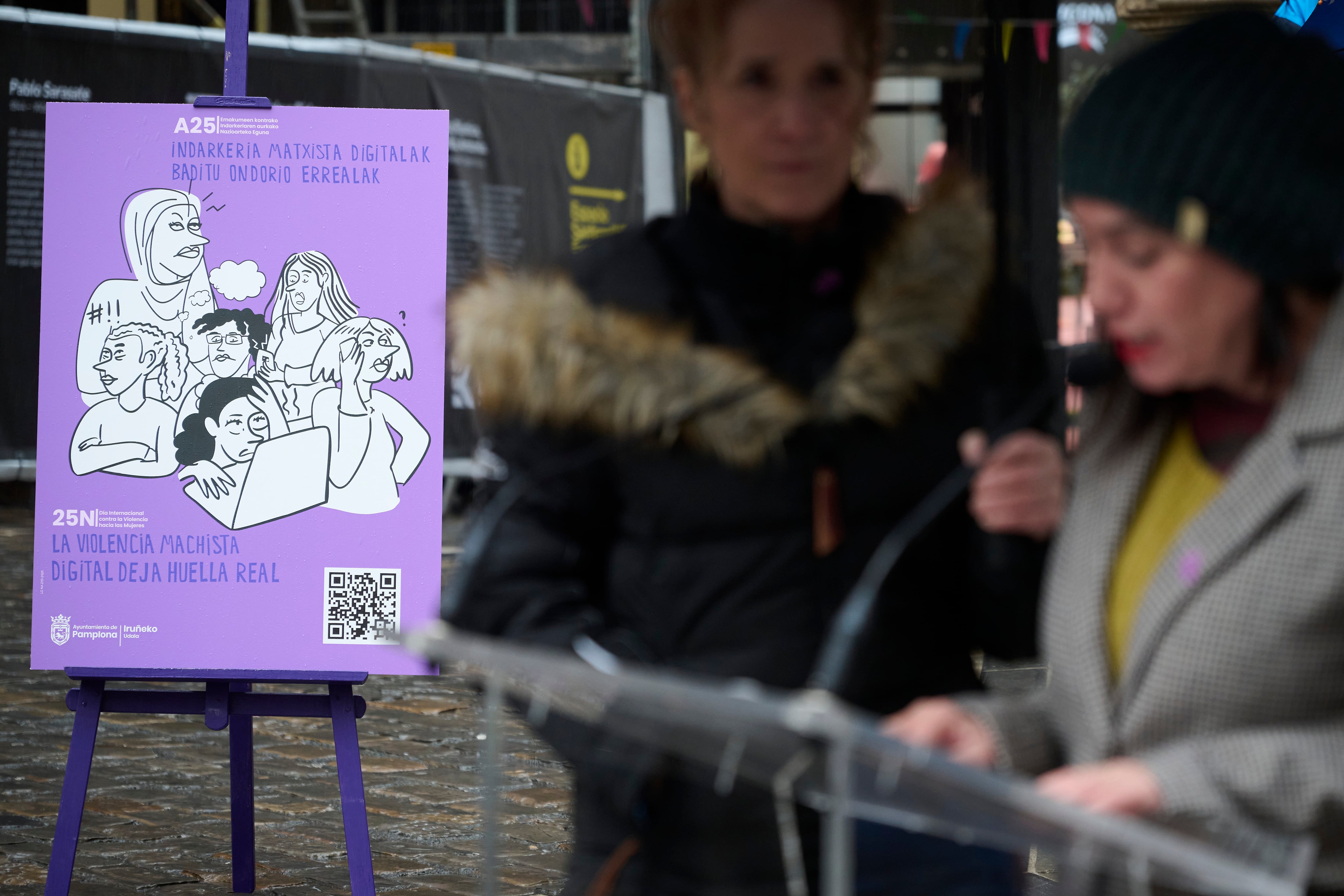 Instituciones se movilizan en contra de la violencia machista en el Día Internacional de la Eliminación de la Violencia contra la Mujer en Pamplona