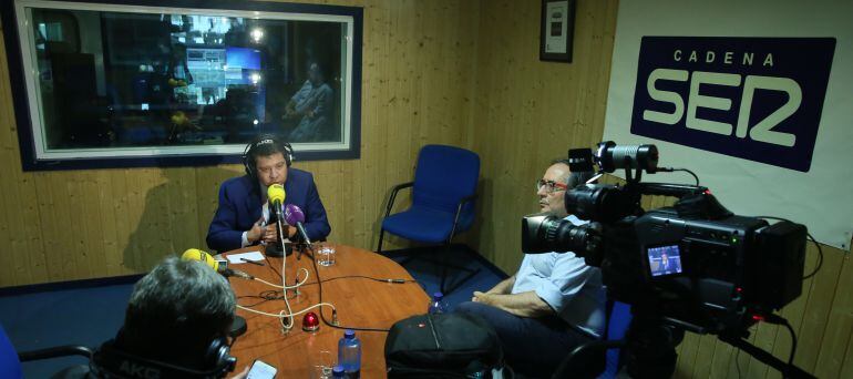 Emiliano García Page en los estudios de SER Valdepeñas