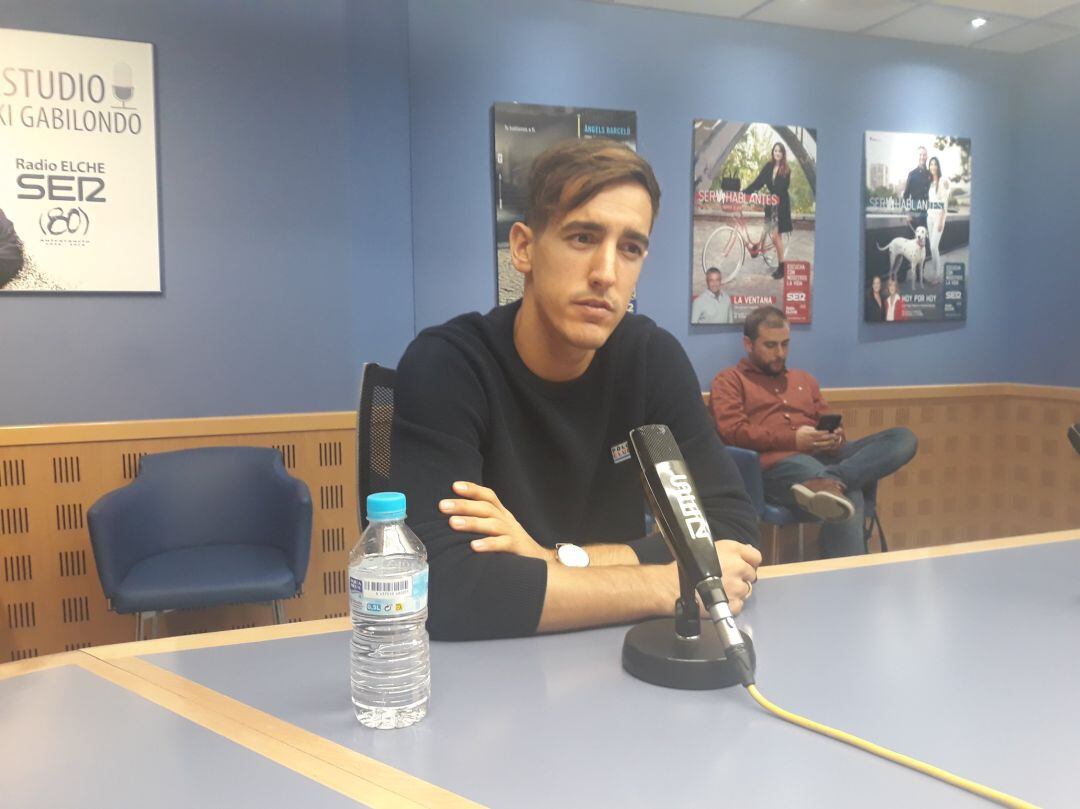 Edgar Badía en el Estudio Iñaki Gabilondo de Radio Elche Cadena SER