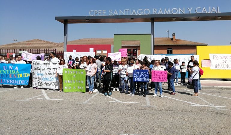 Las familias han mostrado su apoyo al centro educativo y a los docentes del Ramón y Cajal