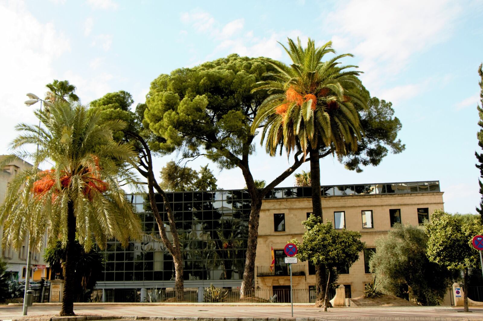 Edificio de los juzgados en la Avenida