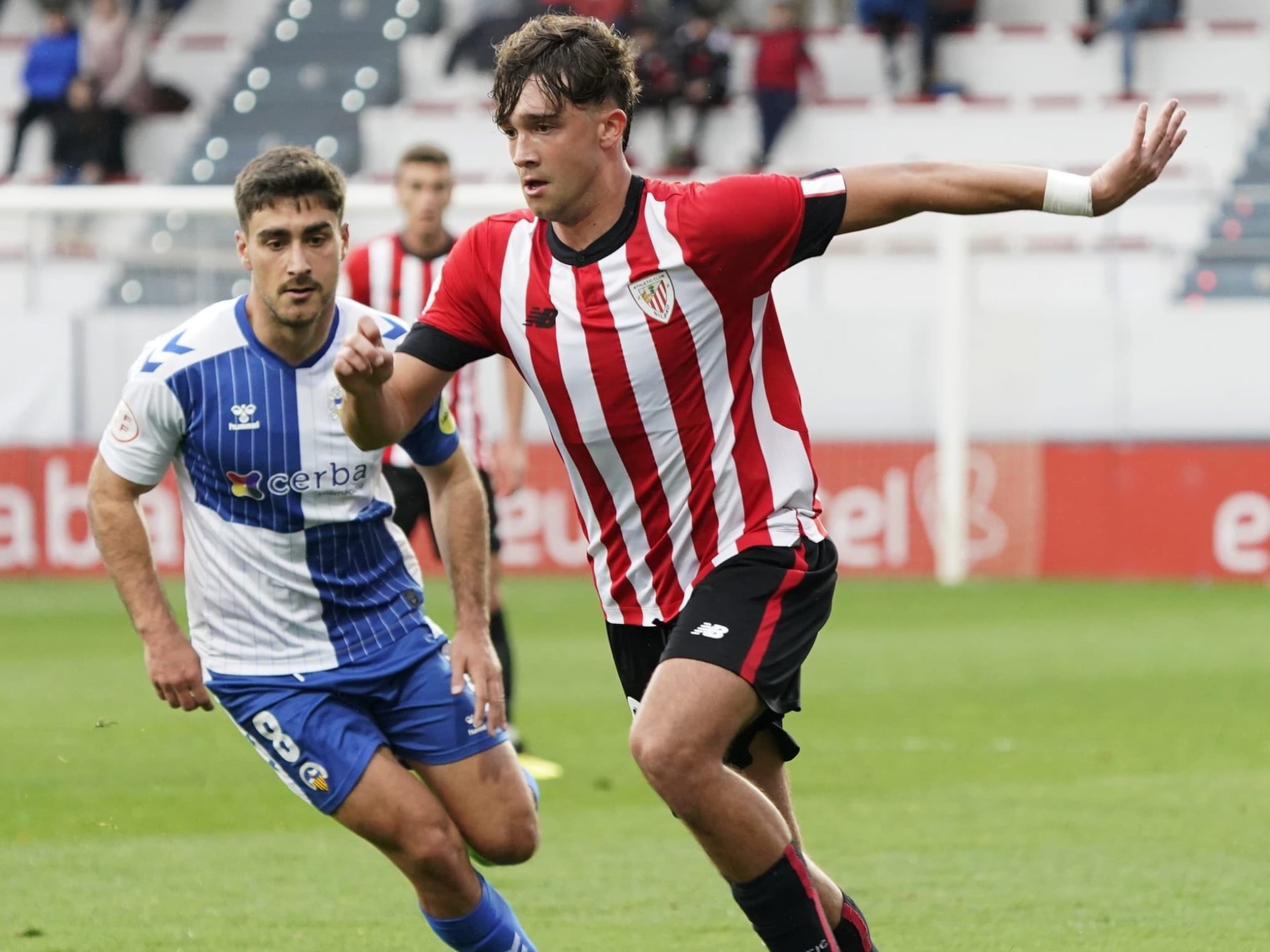 Luis Bilbao en un partido con el filial rojiblanco.