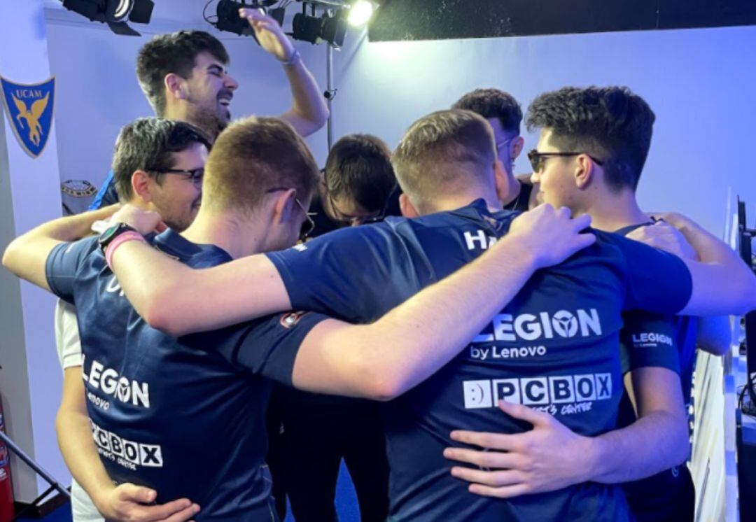 UCAM Esports celebrando su pase a la final de Superliga y plaza europea