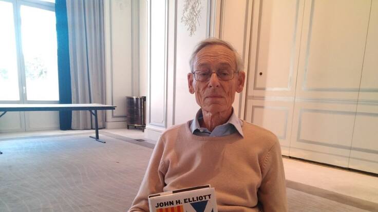 John Elliot: "Es forzoso escuchar y tener muchísima paciencia para solucionar la crisis en Cataluña"