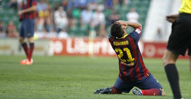 Adriano se lamenta tras un fallo ante el Elche