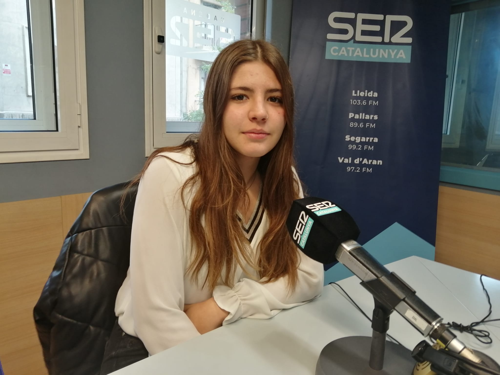 Un moment de l'entrevista a Erika Sellart, rècord d'Espanya sub-14 en llançament de javelina.