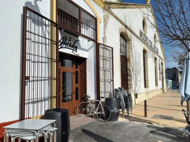 Fachada de A Bocados, en la calle Circo
