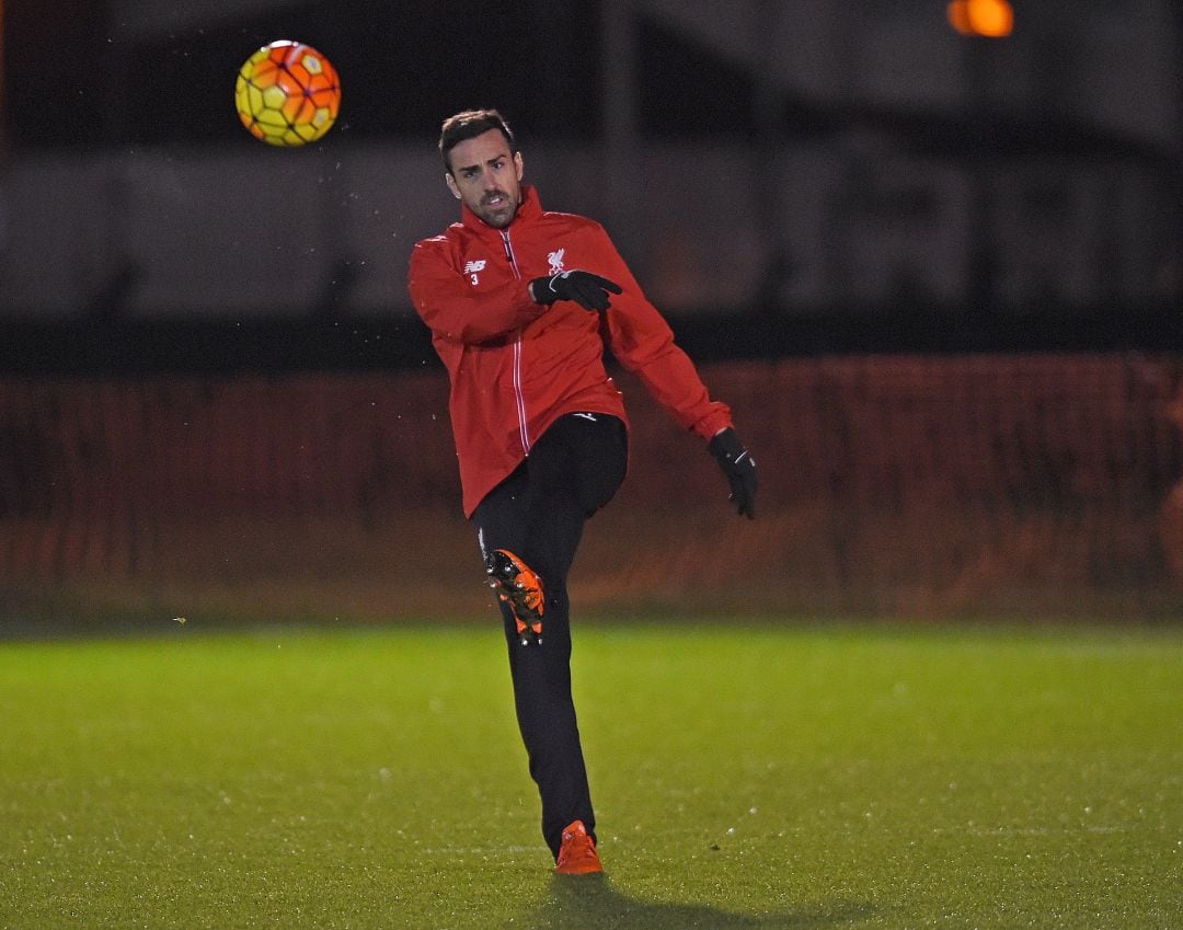 José Enrique, durante su etapa en el Liverpool