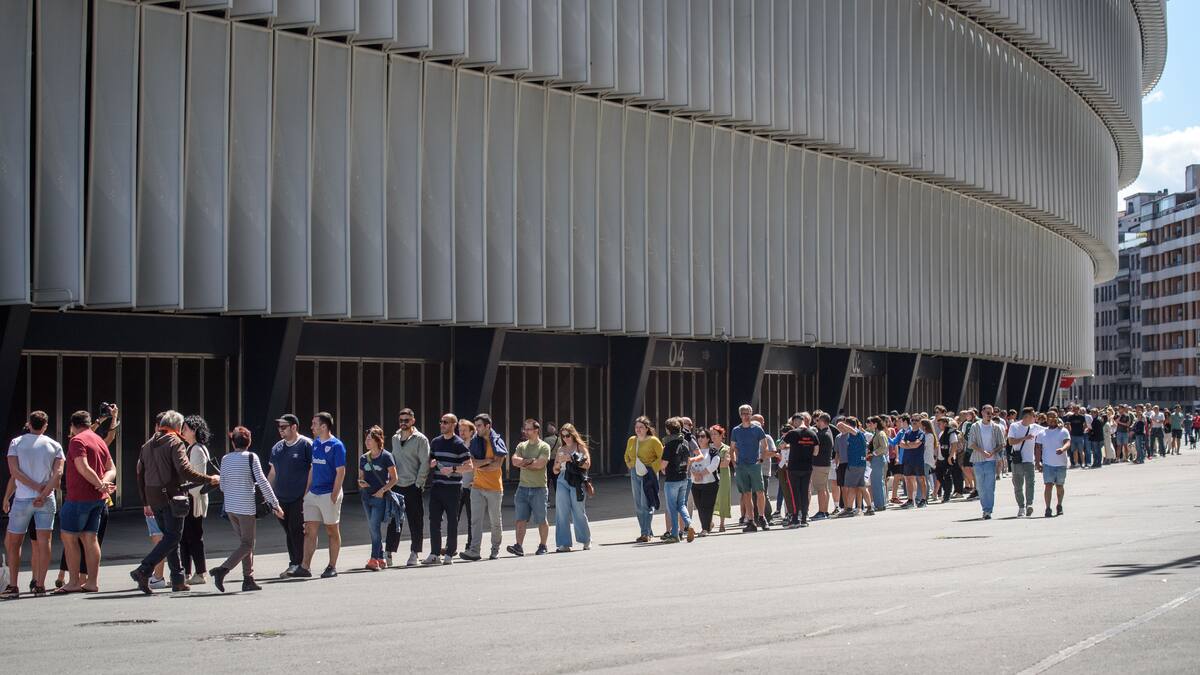 "Si se remonta, sería el día más épico de la historia del Athletic": la afición rojiblanca da una lección de fe y confía en el milagro de Old Trafford