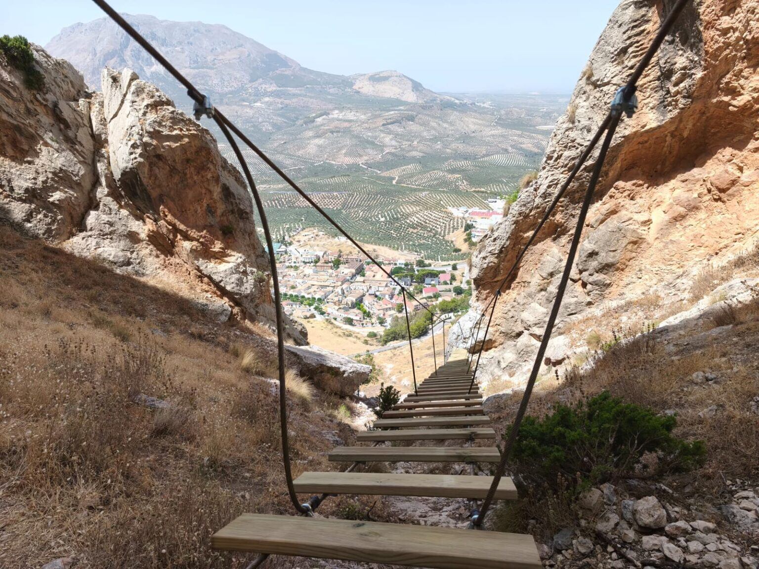 Uno de los tramos de la Vía Ferrata 'Al Manzur' de Bedmar