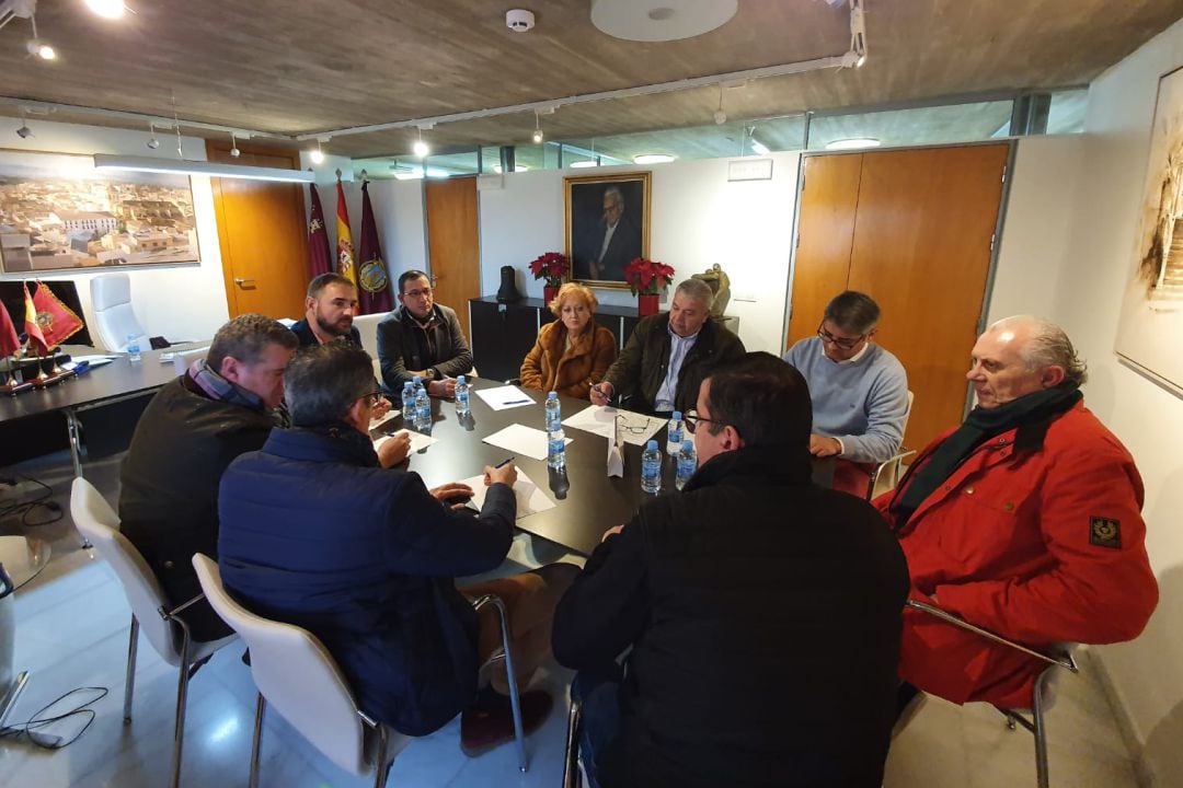 Reunión del alcalde de Lorca, Diego José Mateos, con los presidentes de las hermandades de Semana Santa de Lorca