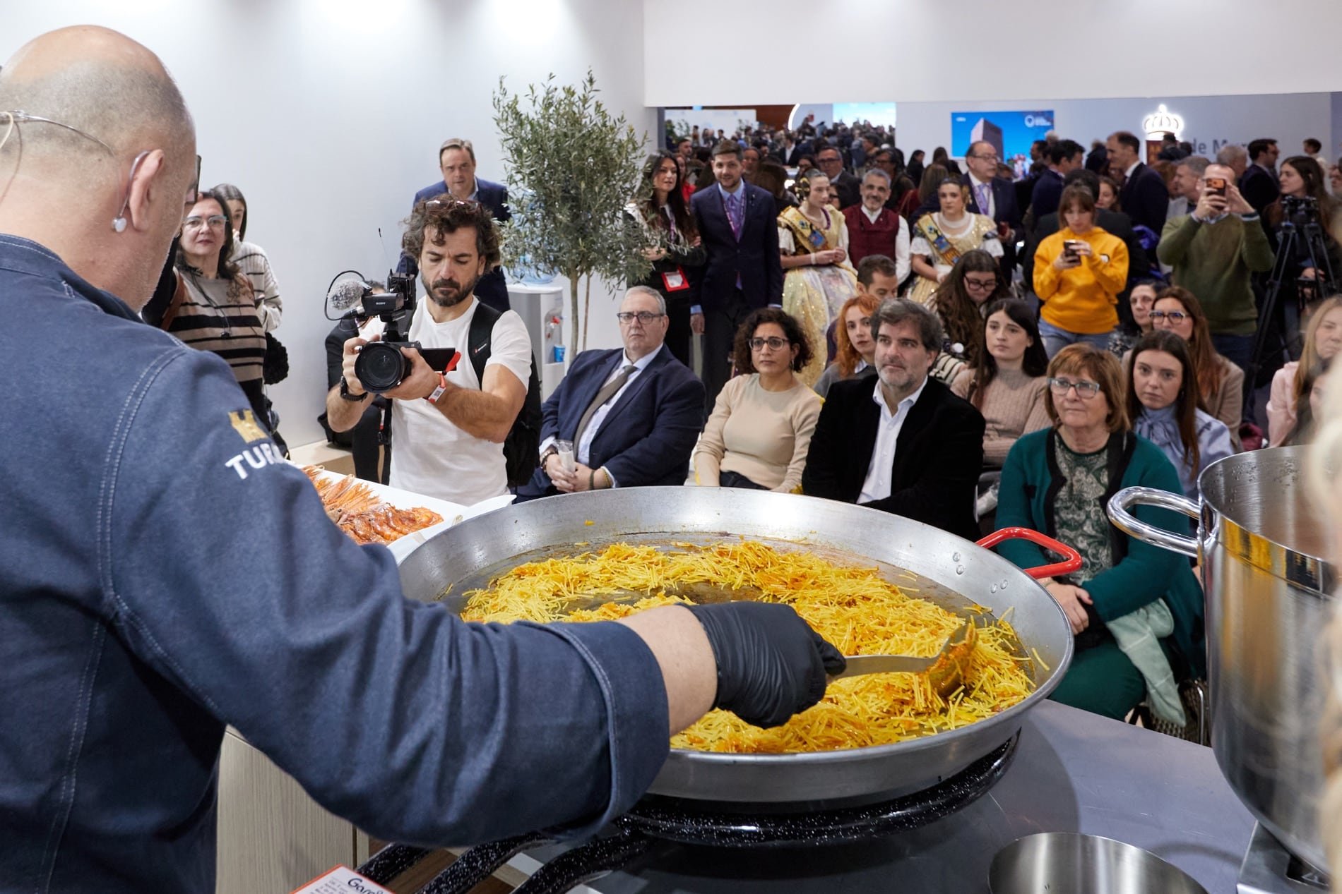 La presencia de Gandia en Fitur también ha puesto en valor el platoemblema de la ciudad con un showcooking a cargo de José Manuel Navarro,
del restaurante Casa Jose.