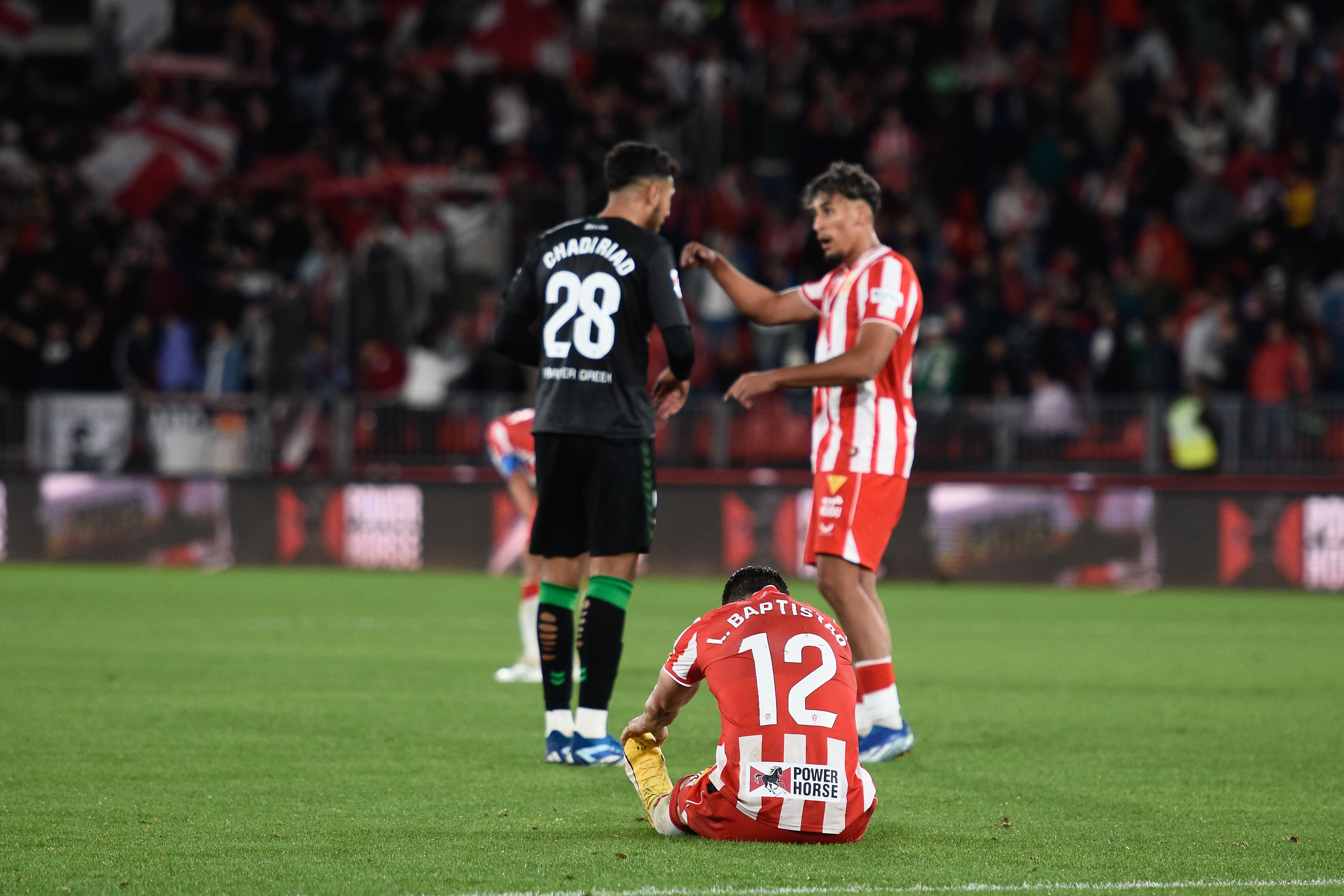 La desesperación era total en las filas rojiblancas después de empatar con el Betis.