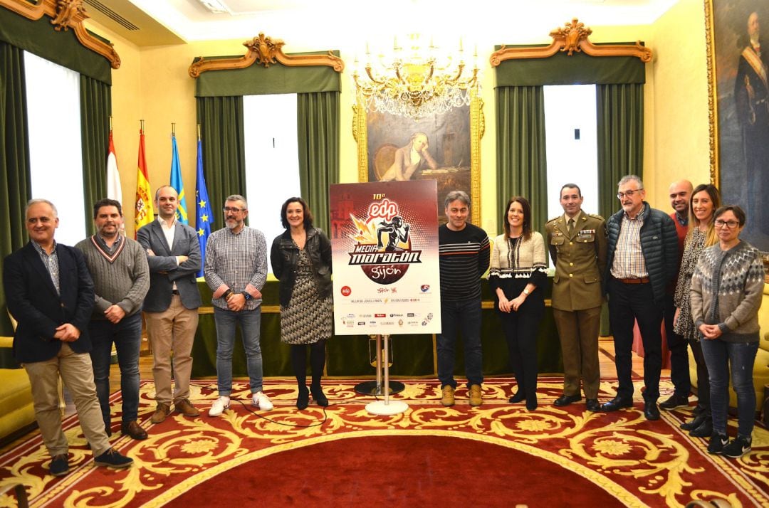 Presentación de la X EDP Media Maratón Gijón Villa de Jovellanos en el ayuntamiento