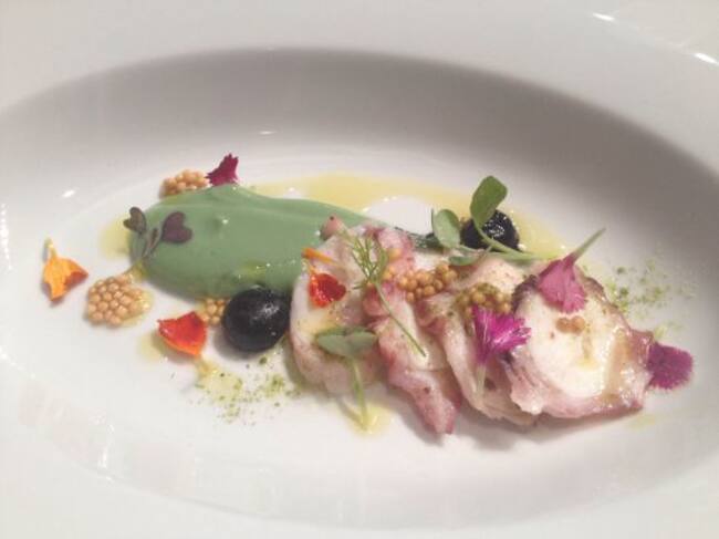 Salmorejo de crucíferas con pulpo y semilla de mostaza (Juanjo Ruiz, La Salmoreteca).