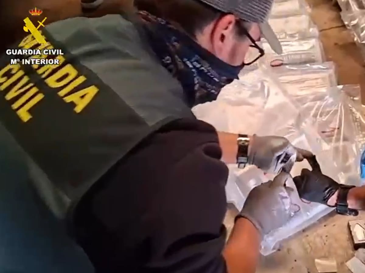 La Guardia Civil desmantela una organización que trasladaba droga a Europa a través de camiones con doble fondo