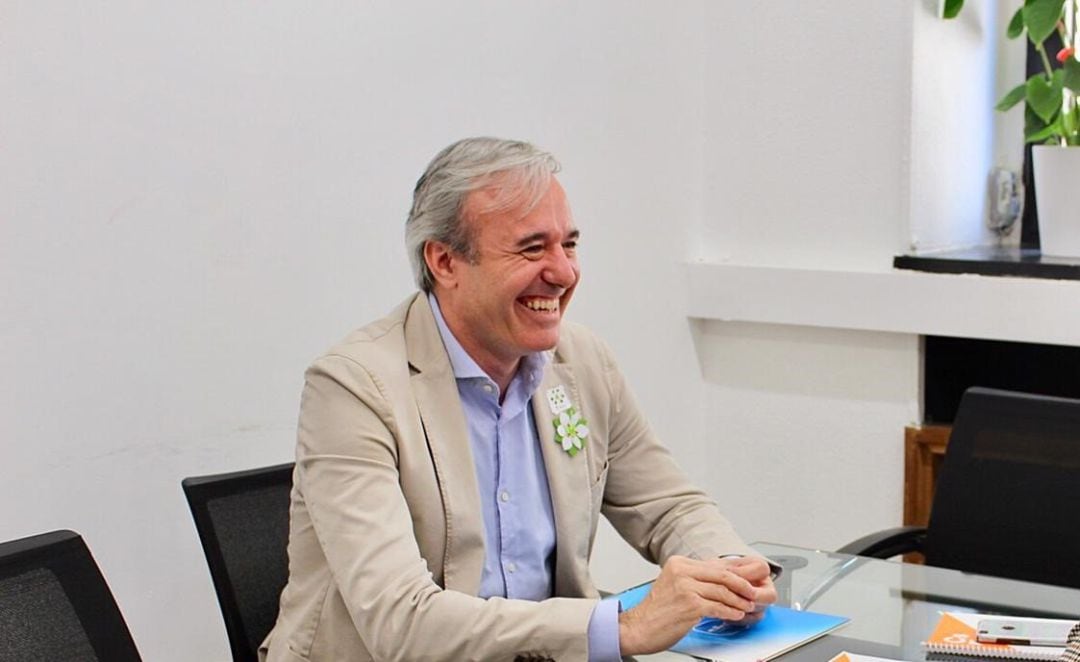 Azcón (PP) y Fernández (Cs) durante una reunión tras las elecciones municipales 