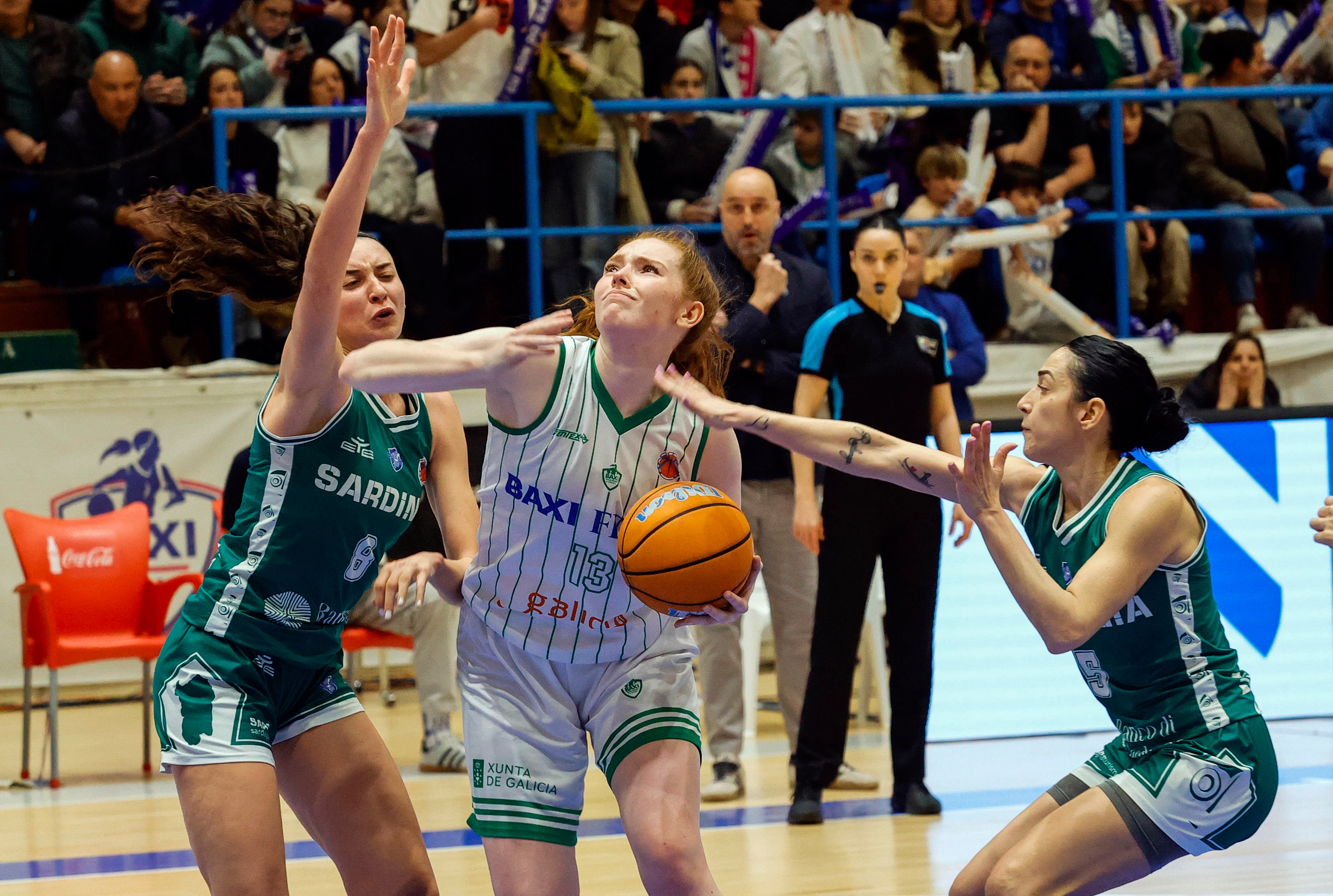 Imagen del Baxi-Dinamo Sassari en A Malata (foto: Kiko Delgado / EFE)