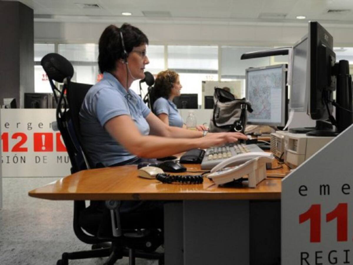 Dos personas atendidas por el incendio de una vivienda en Lorca