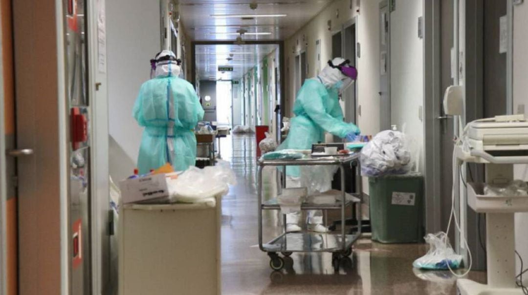 Sanitarios trabajando en un hospital de la Comunidad Valenciana