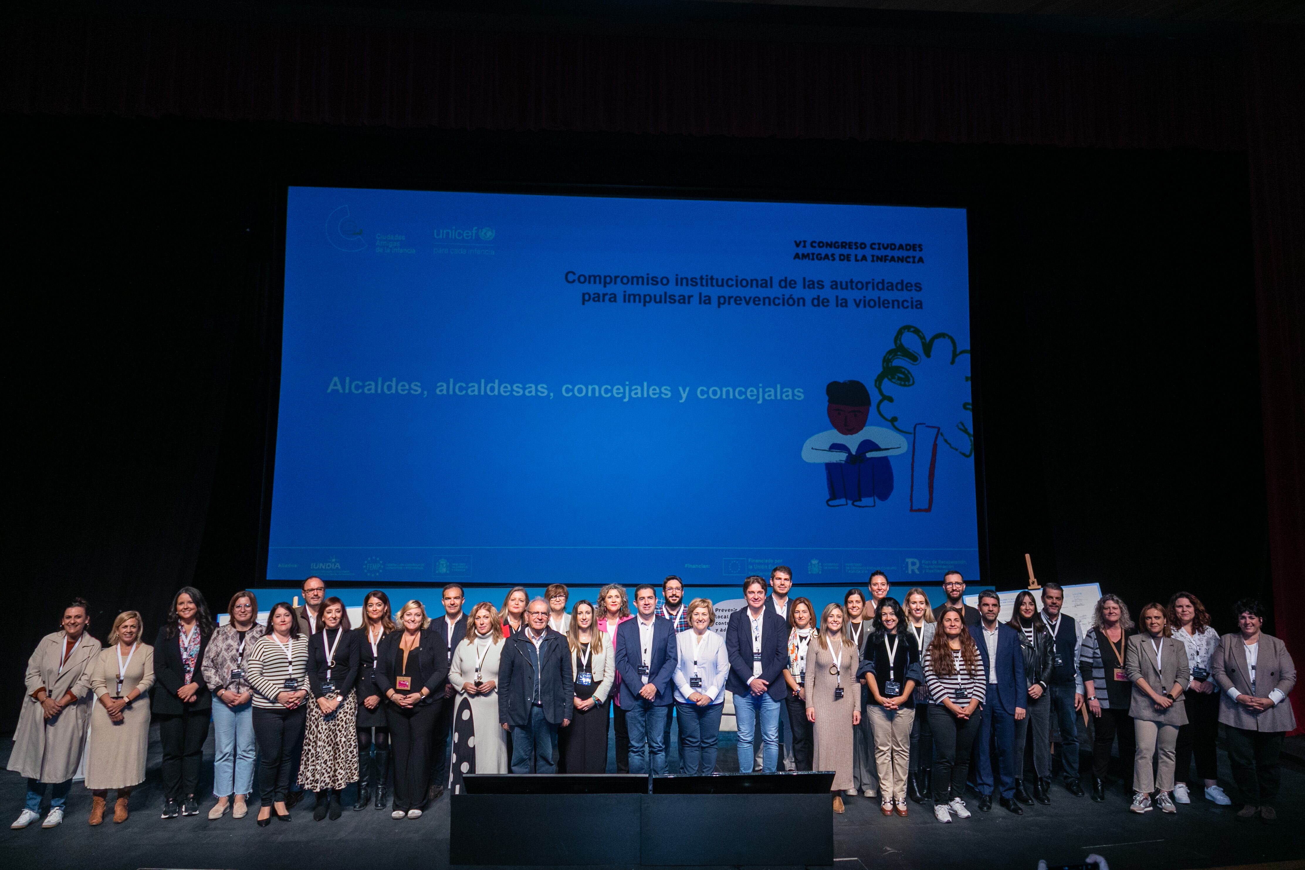 Marta Moreno con el grupo de participantes en la cita