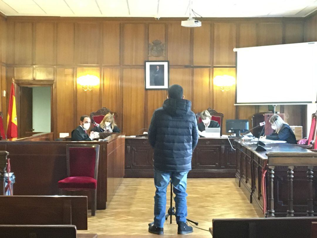 Declaración del acusado de cometer una violación en Hellín en el juicio en la Audiencia Provincial de Albacete. 