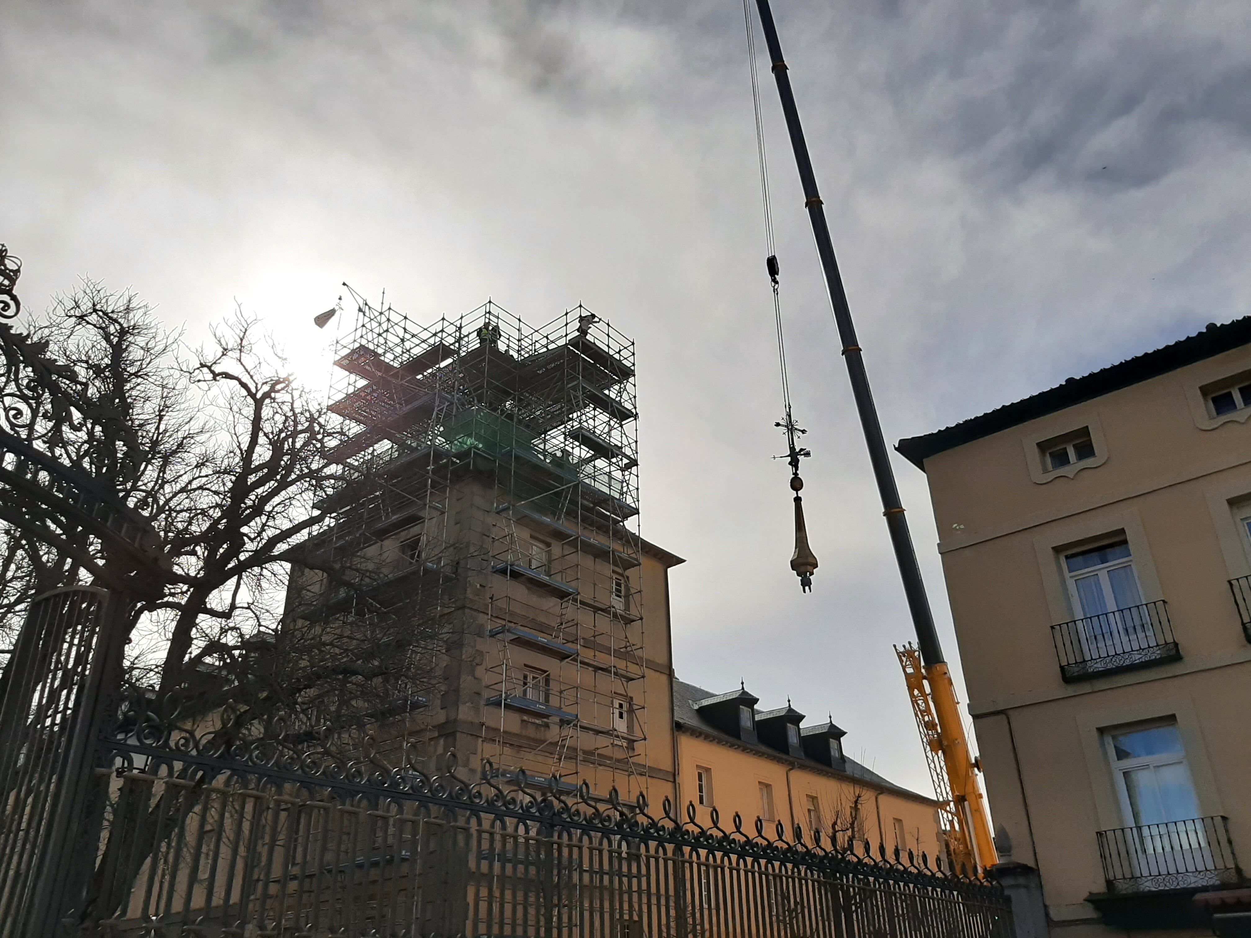 Patrimonio Nacional restaura el pináculo Norte de las antiguas Caballerizas Reales de La Granja