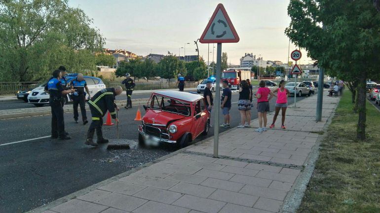 Estado en el que quedó el vehículo que se saltó la mediana