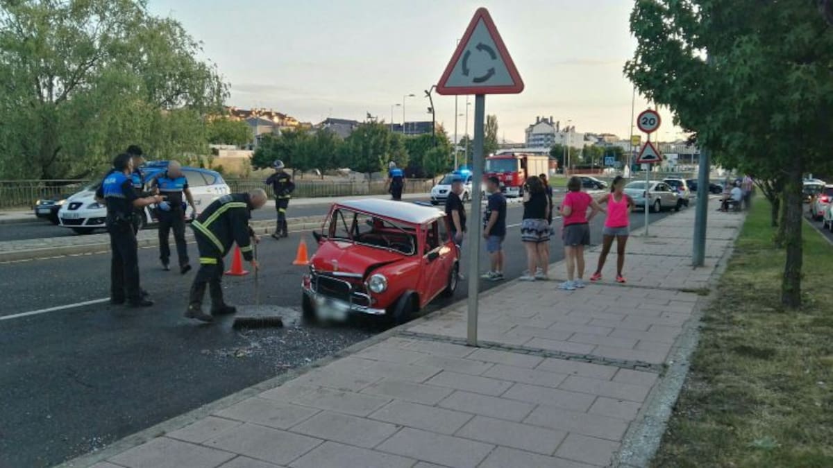 Un aparatoso y grave accidente, en la Avenida Juan Carlos I, se salda con dos heridos