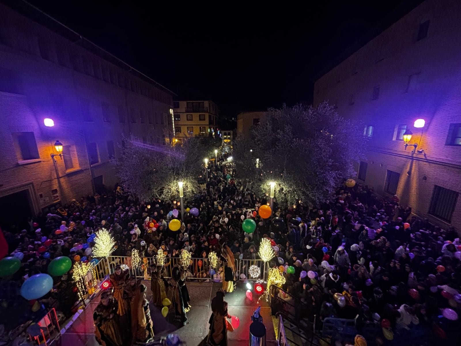 Multitudinario recibimiento a los Reyes Magos en Barbastro