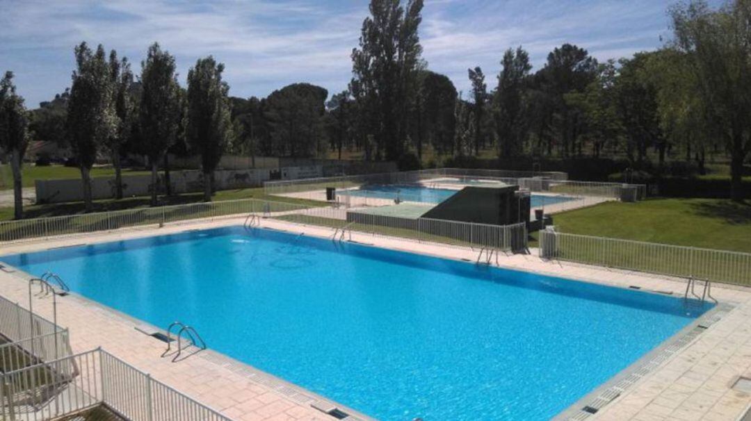 Vista de las instalaciones de las piscinas de verano de Peñafiel.