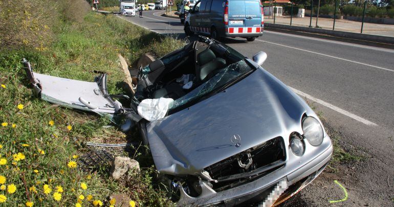 El Vehicle que ha sortit de la via a la TV-3141 a Reus. 