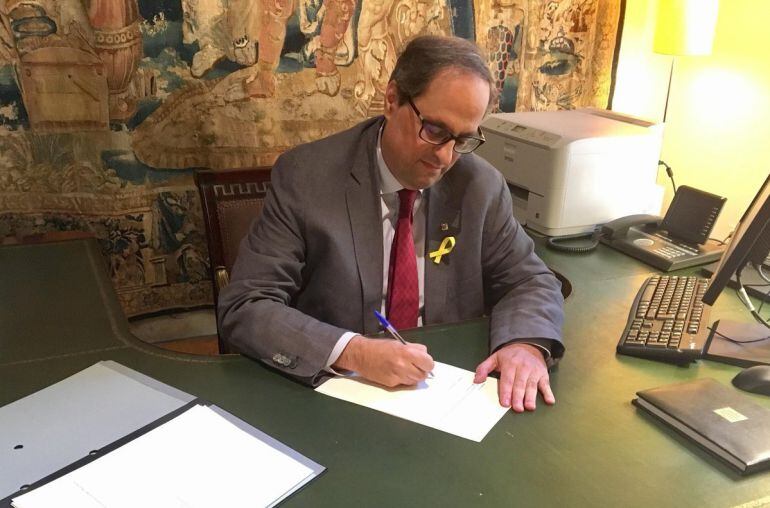 El presidente Quim Torra firma el decret per nomenar el Consell Executiu