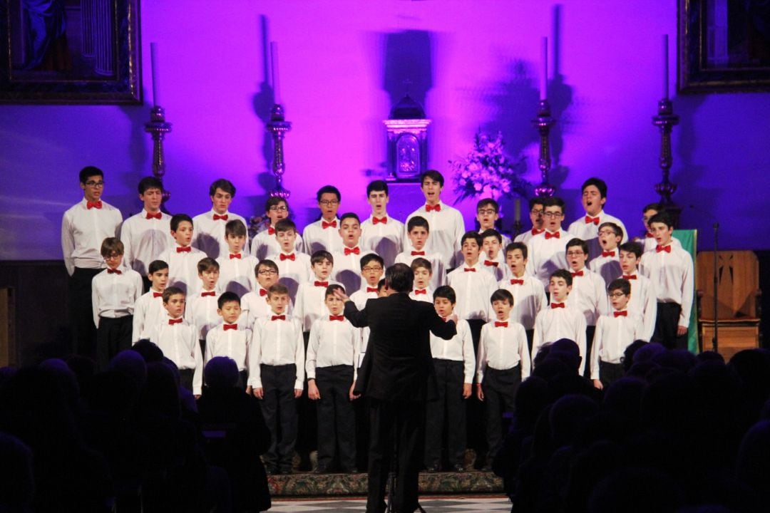 Coro Escolanía REal del Monasterio del Escorial durante su actuación en Almuñécar